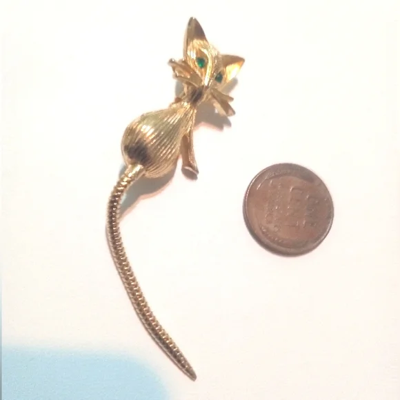 Vintage Cat Pin with moving Tail Green Rhinestone Eyes 1960's Gold Tone - Picture 2 of 3